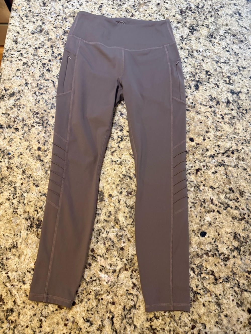 Move Theology High-Waist Active Leggings in Taupe